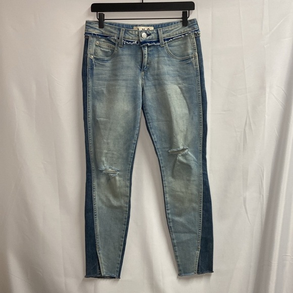 AMO Twist Two-Tone Raw Hem Cropped Skinny Jean in Rise & Shine Blue Size 27 - Picture 3 of 9